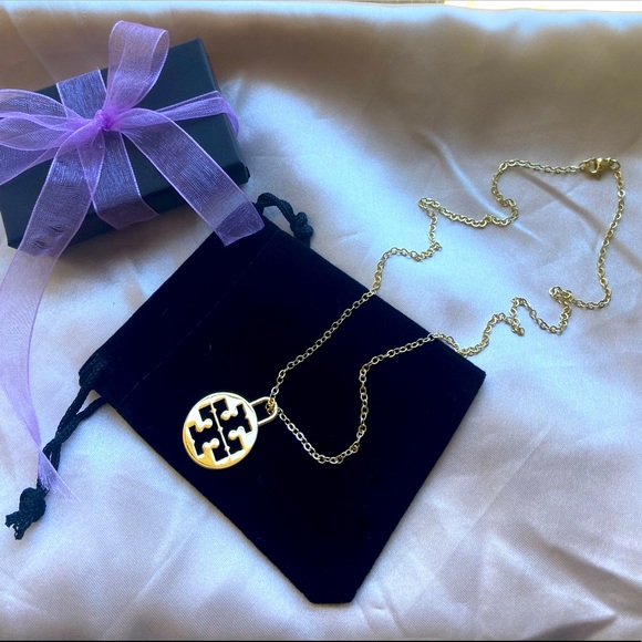 Authentic Tory Burch Logo Charm 18” Gold Plated Necklace - Picture 3 of 12
